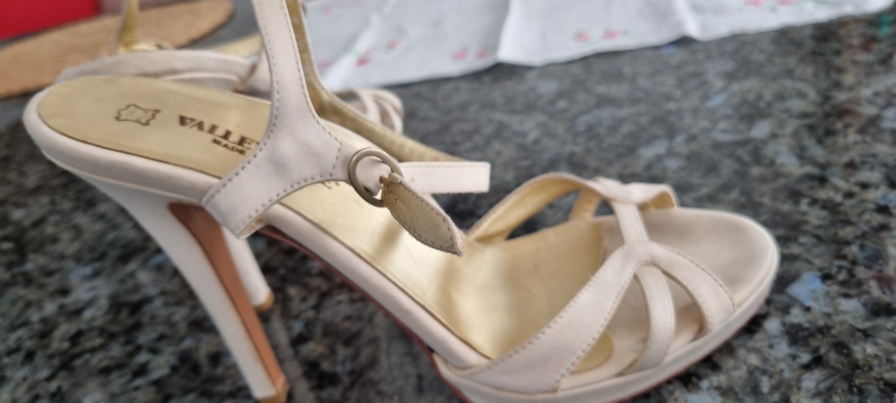 Scarpe da donna: Schuhe,  Sandalette Gr. 40,  Leder – Nuovo (secondo la descrizione) da Geroldswil venduto da Agapanthus22