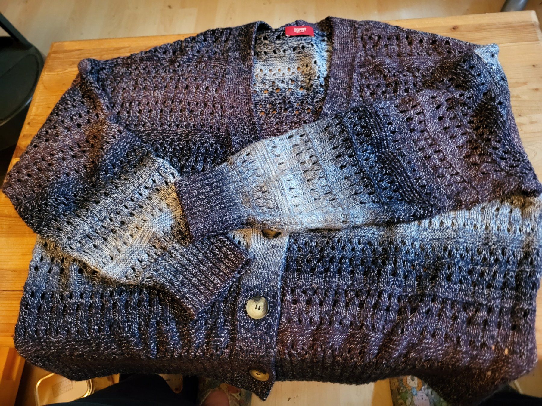 Esprit Giacche: Schöne Strickjacke von Esprit, Grösse L – Usato da Guggisberg venduto da Aegertenlehn 1