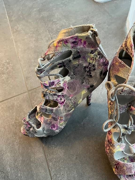 Damenschuhe: Glitzer Heels Neu – Gebraucht aus Erlinsbach SO von Adica 1