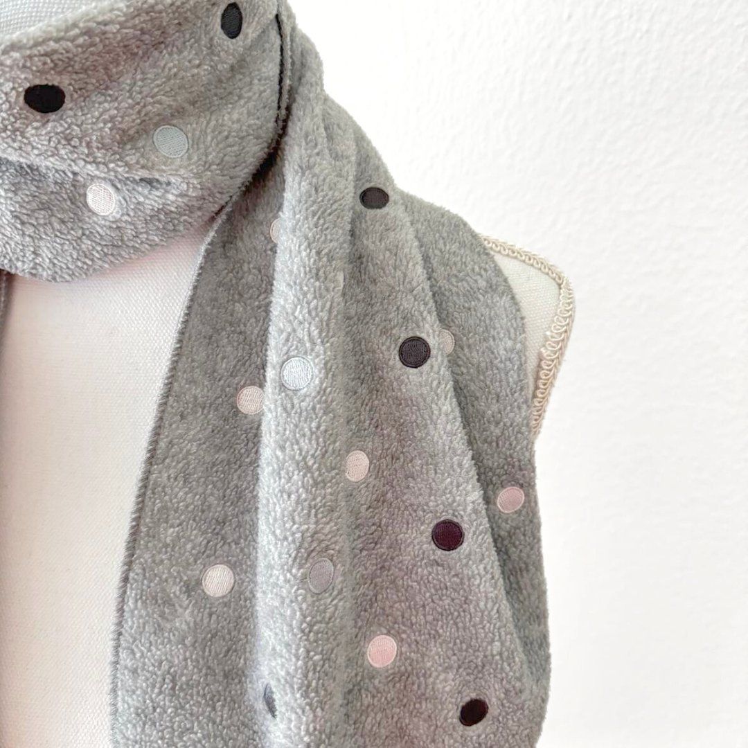 Foulard & Sciarpe: ACCESSORIZE Echarpe Grise à Pois – Usato da Vevey venduto da secondlifevevey 1