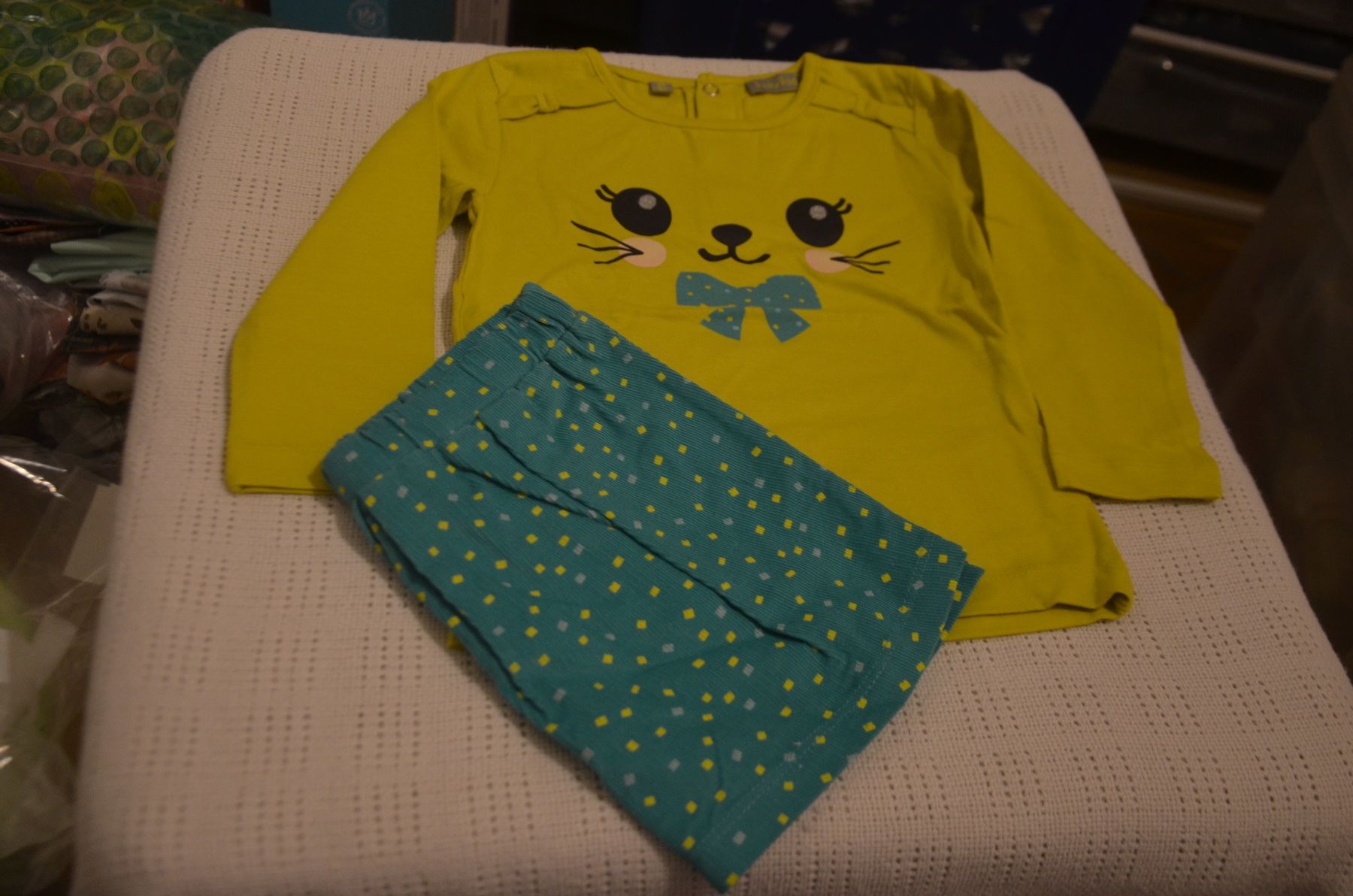 Lotti & Set di vestiti: TAILLE 86 - SWEATSHIRT + JUPE – Usato da Chiasso venduto da Dolly015