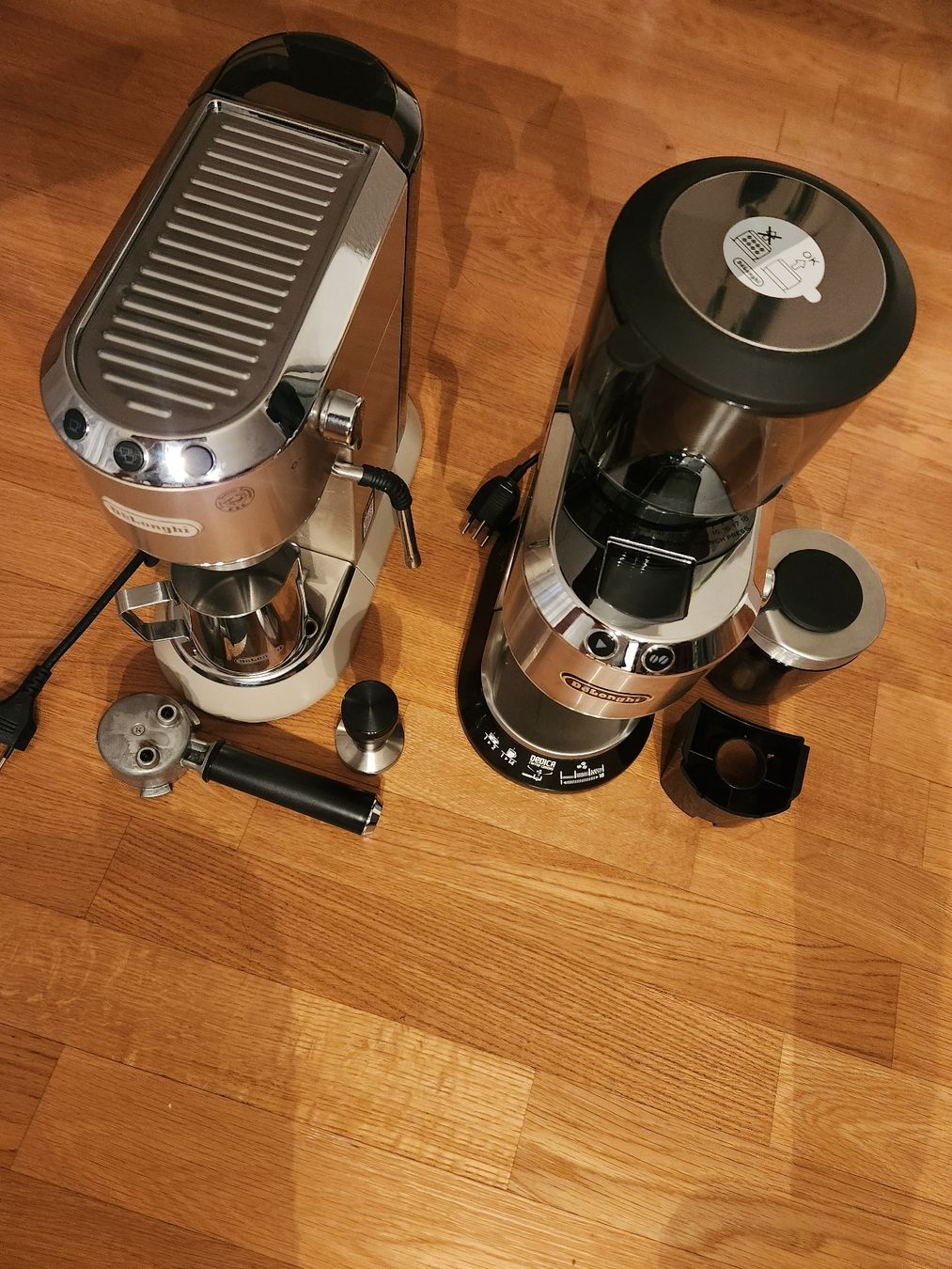 De'Longhi Machines à café & Machines à expresso: Espressomaschine und Kaffeemühle Delonghi – D'occasion à Pfäffikon ZH par jon_vg77