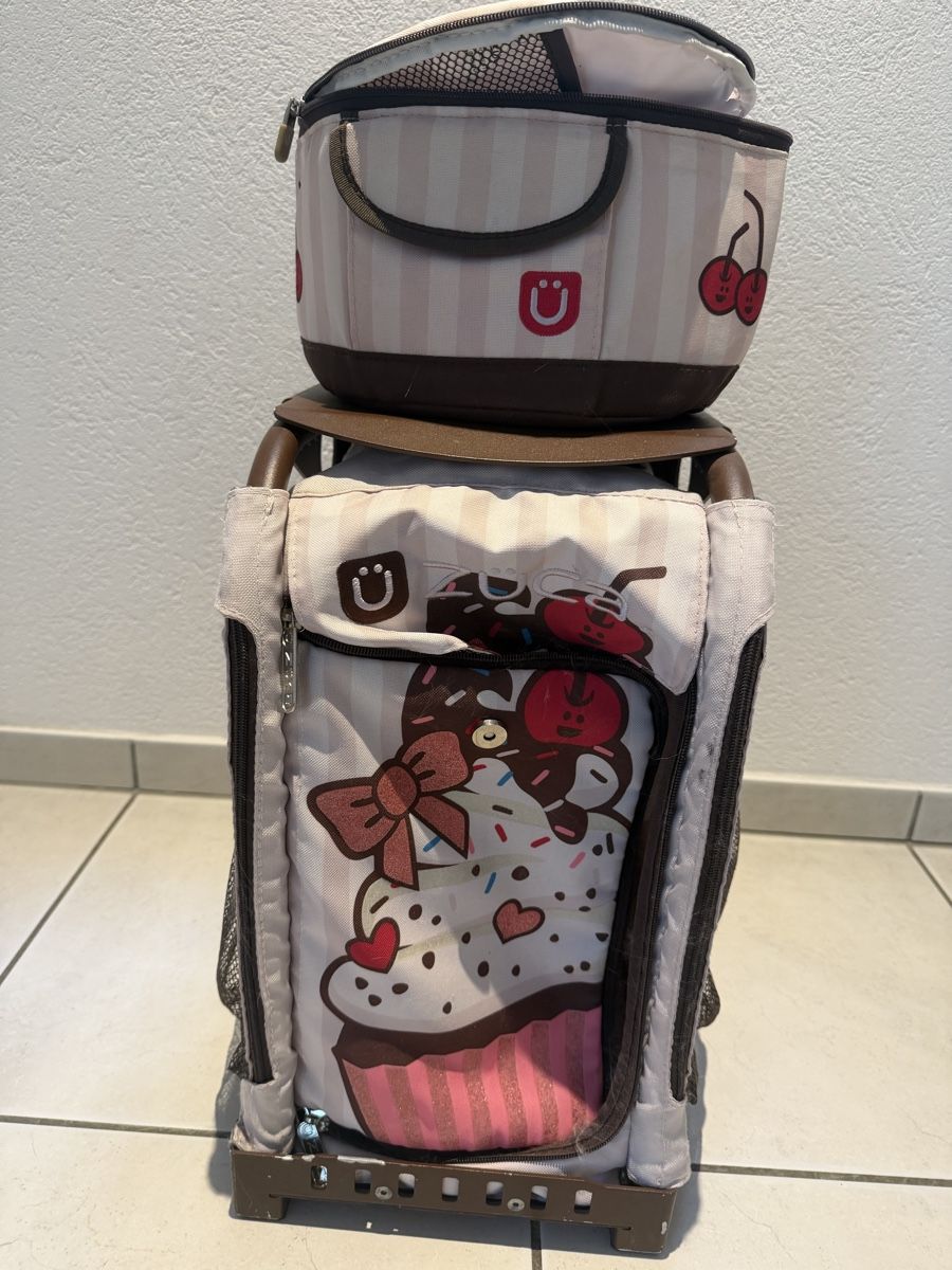 Züca Koffer & Taschen: Züca Rollkoffer mit Tasche Cupcake Design, lighting wheels – Gebraucht aus Oberlunkhofen von Raspberry 1