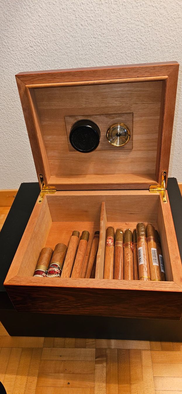 Humidor per sigari: Humidor aus Holz – Usato da Hagendorn venduto da Kokomo 2