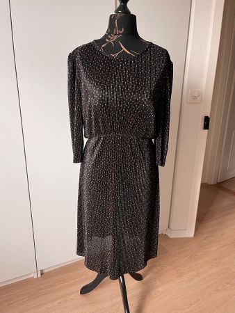 Mango Kleid feiner Plissee mit Punkten schwarz Grösse L