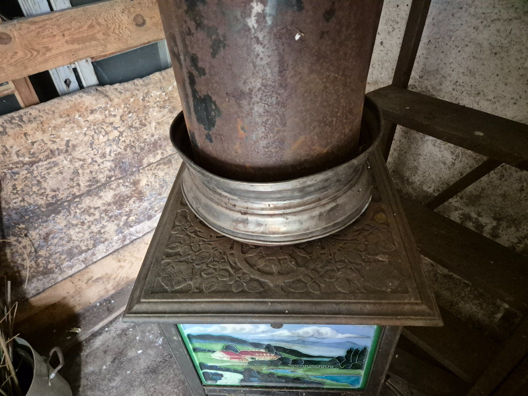 Altri mobili d'antiquariato: Antiker Standofen mit Kacheln – Difettoso da Montagne de Courtelary venduto da SchildiOlga 5