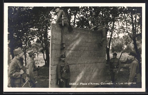 Cartoline postali: Colombier, Place d'Armes, Les obstacles – Usato da Berlin venduto da bartko-reher