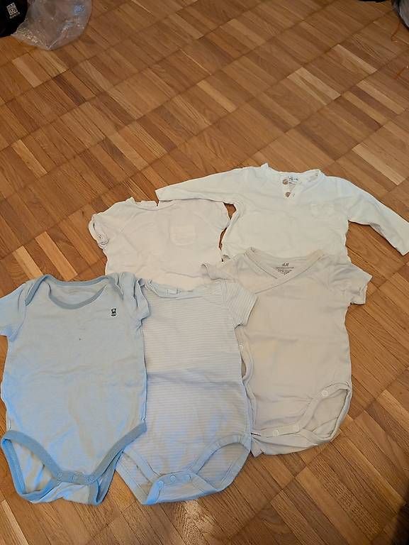Lotti & Set di vestiti: Size 62 summer baby boy  – Usato da Basel venduto da Cheddu 2