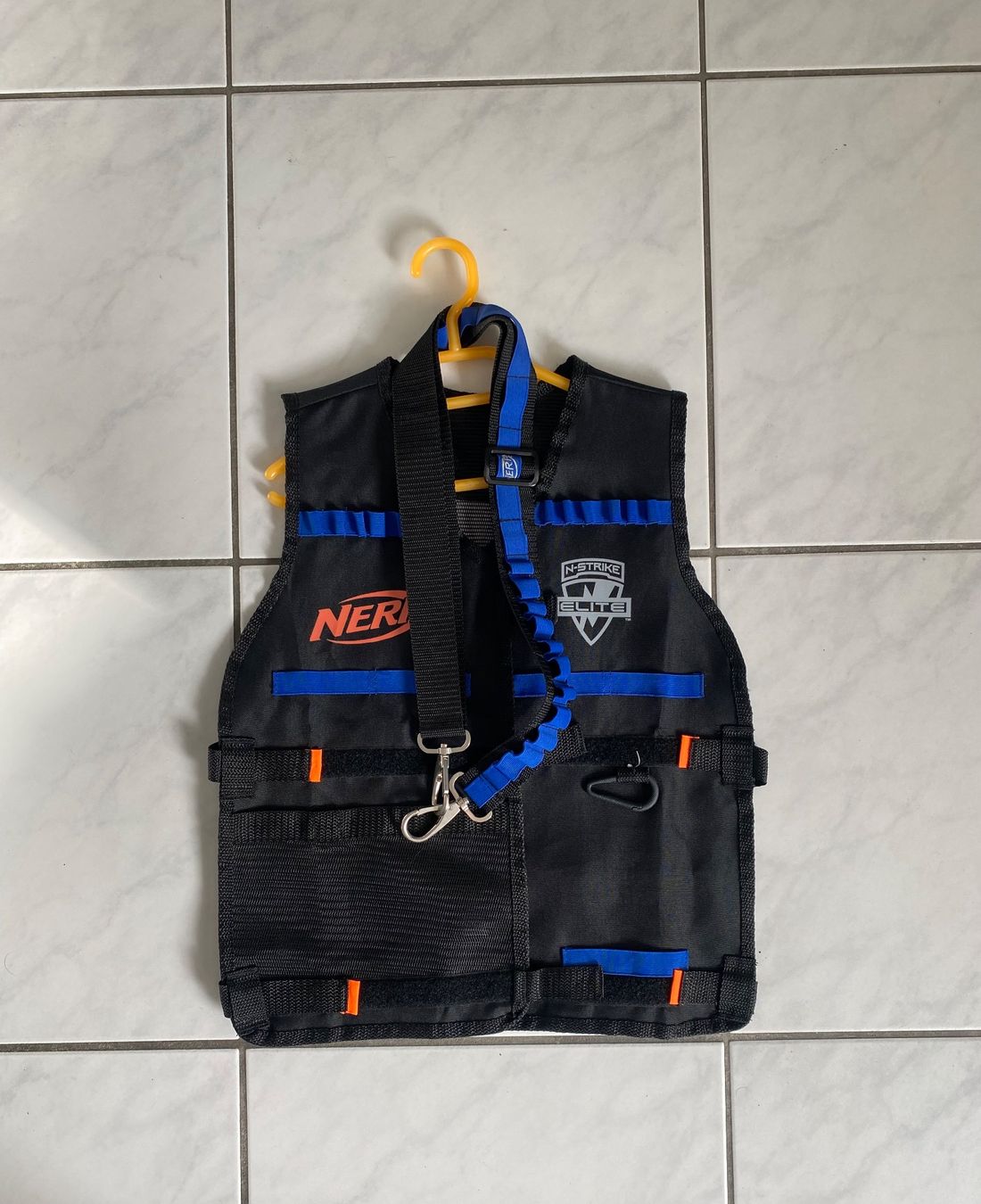 Nerf Giocattoli: Nerf Weste für Kinder schwarz/blau – Usato da Schöftland venduto da Haj_lj66