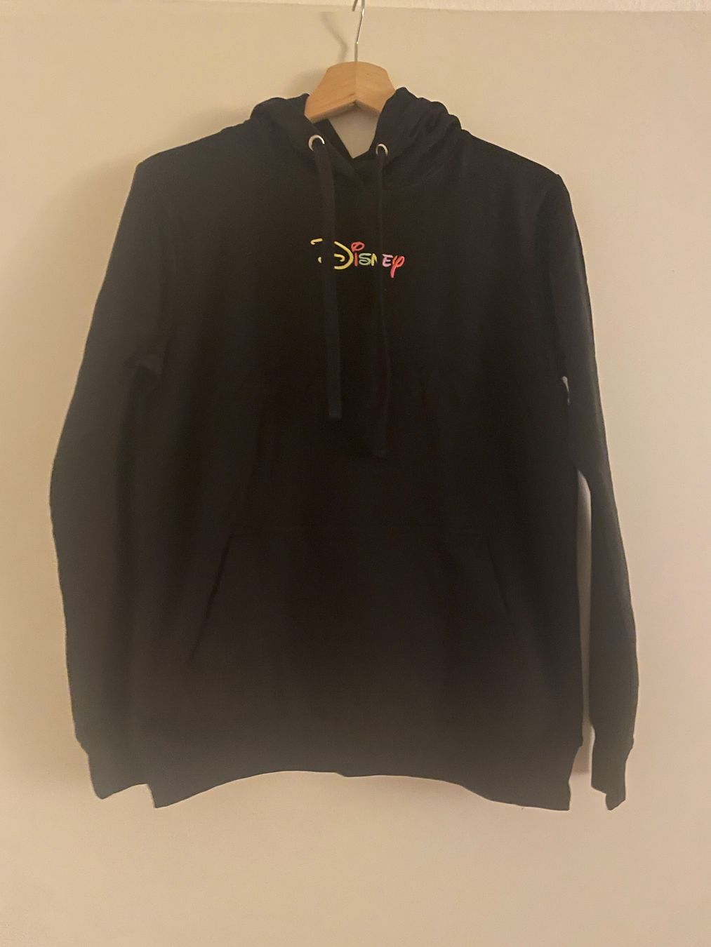 Pullover & Sweatshirts: Hoodie Schwarz DISNEY – Neu und originalverpackt aus Zürich von AP_26