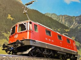 Märklin 3734 __ SBB Re 4/4 Lokomotive in rot __ digital _ H0