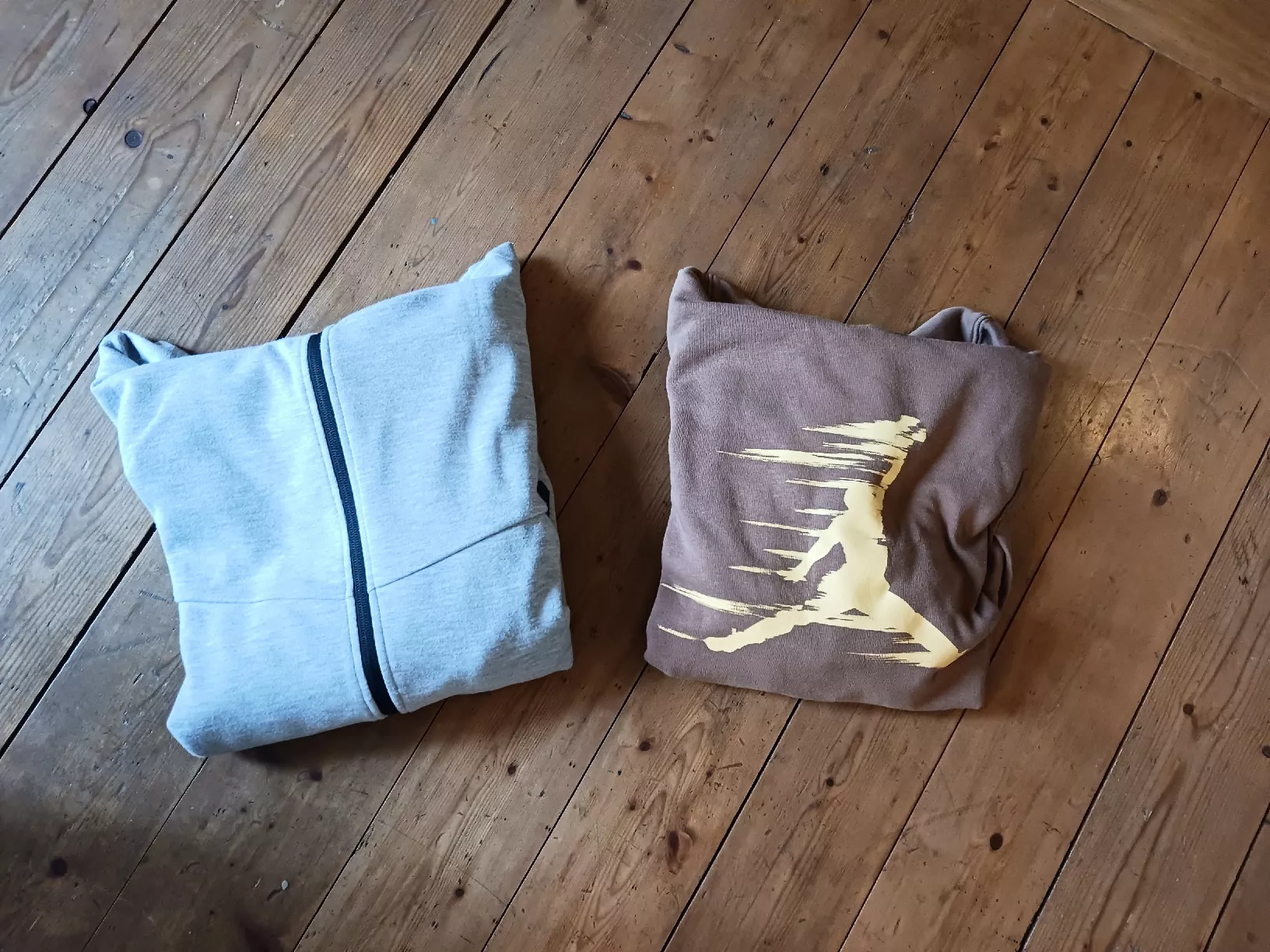 Maglioni & Felpe: Hoodie-Set – Usato da Winterthur venduto da chickenleg