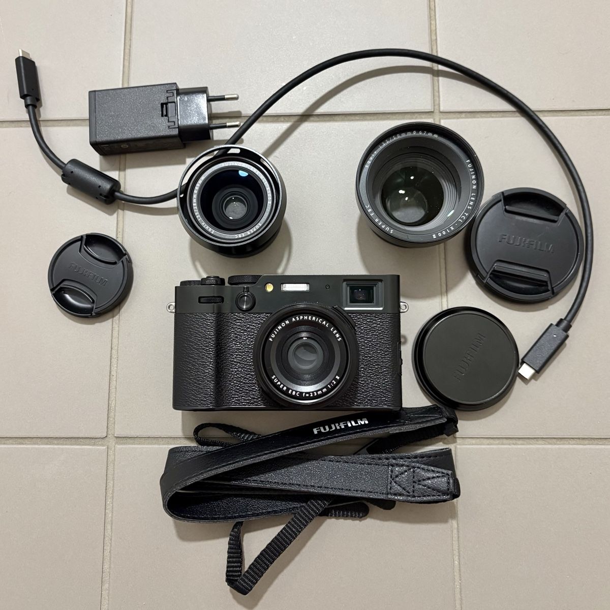 Fujifilm Appareil photo: Fujifilm X100VI + compléments optiques  – D'occasion à Troinex par Cedroulet