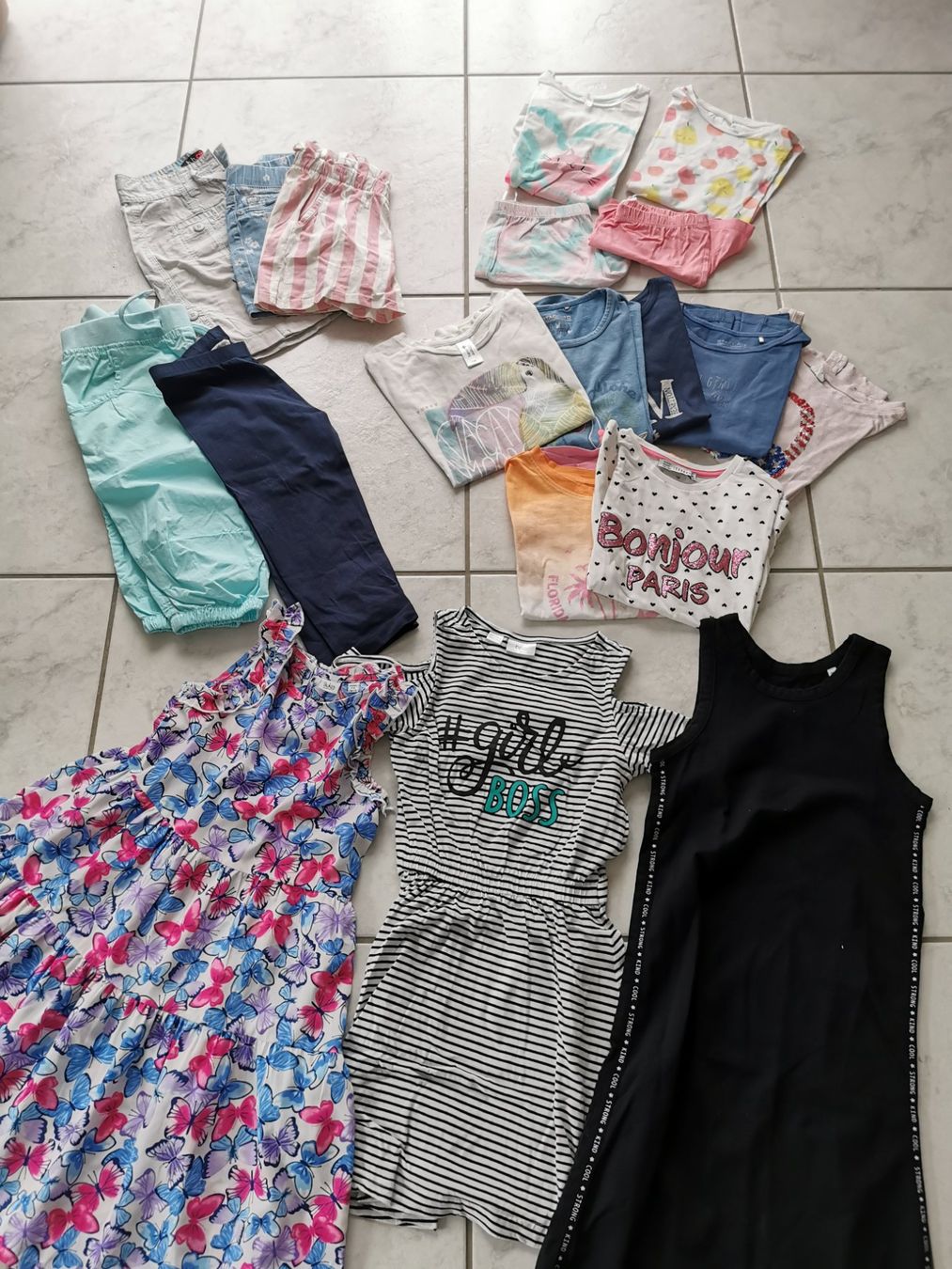 Lotti & Set di vestiti: 19-teiliges Sommerset 128/134 – Usato da Konolfingen venduto da torina85