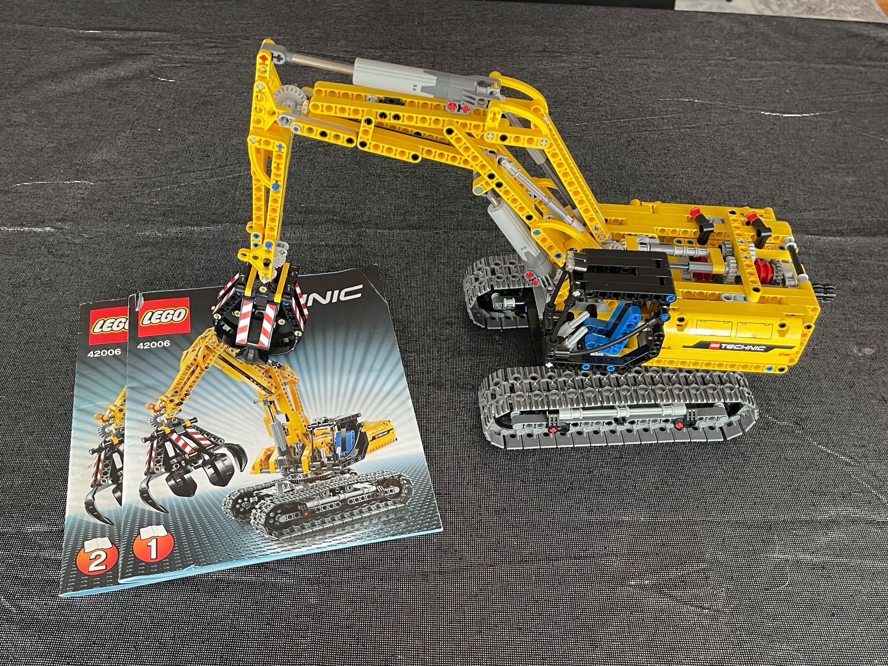 Lego Kit di costruzioni: LEGO Technic 42006 Raupenbagger – Usato da Lausanne venduto da garmina30