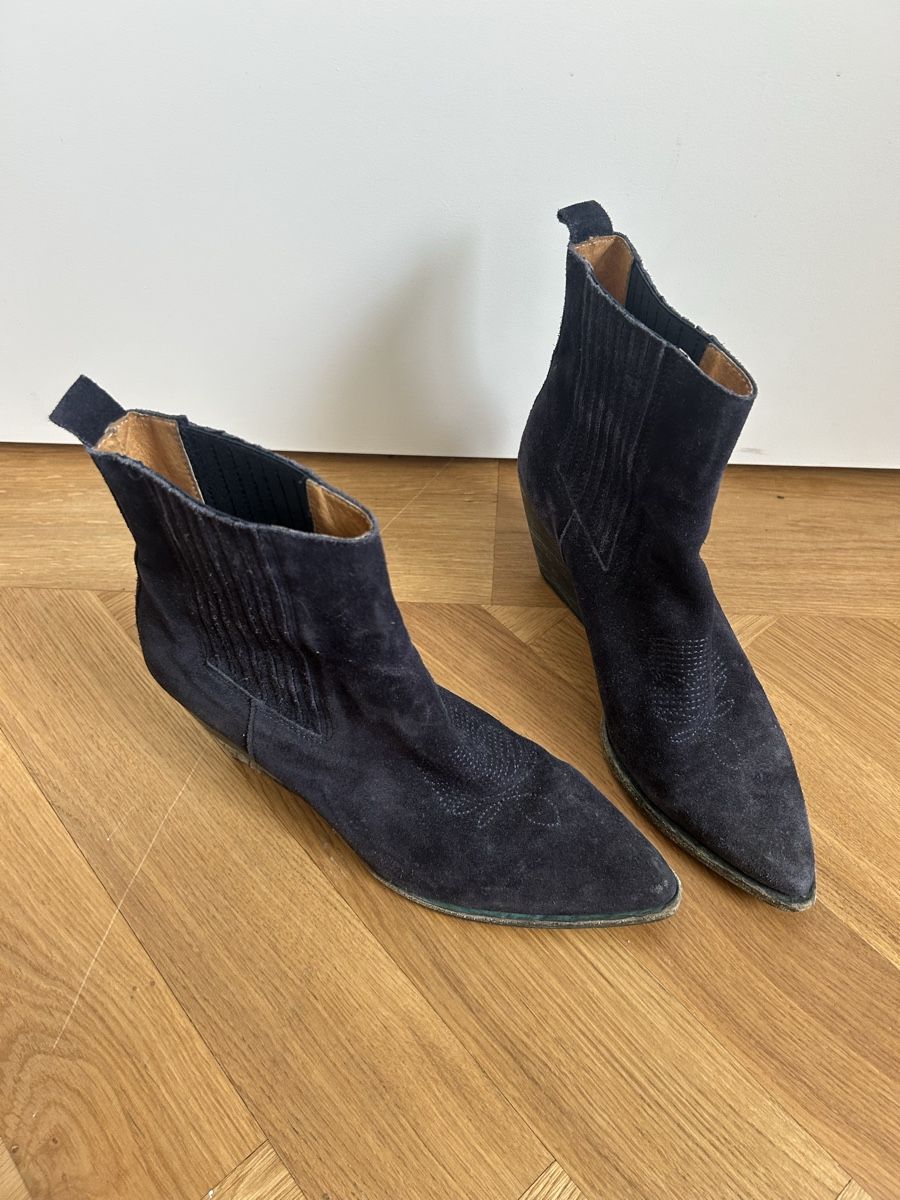 Scarpe da donna: Stylish navy blue Suede Ankle Boots – Usato da Zürich venduto da pdi_kr7j 1