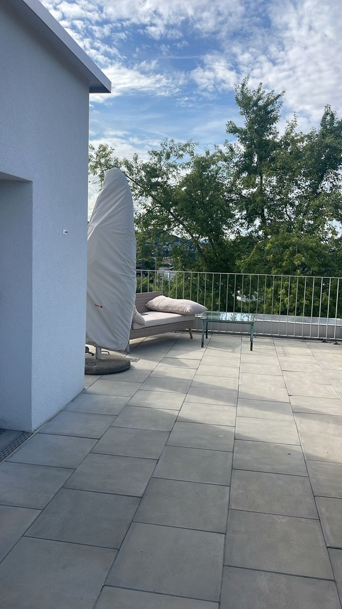 Tavoli: Zeitloser Gartentisch mit Glasplatte – Usato da Wädenswil venduto da limesa 1