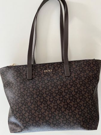 Handtasche/Shopper DKNY braun mit Monogramm