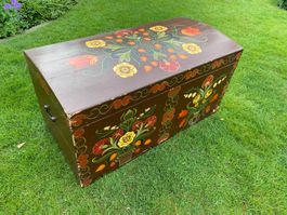 Holztruhe bemalt 110x55x55 cm