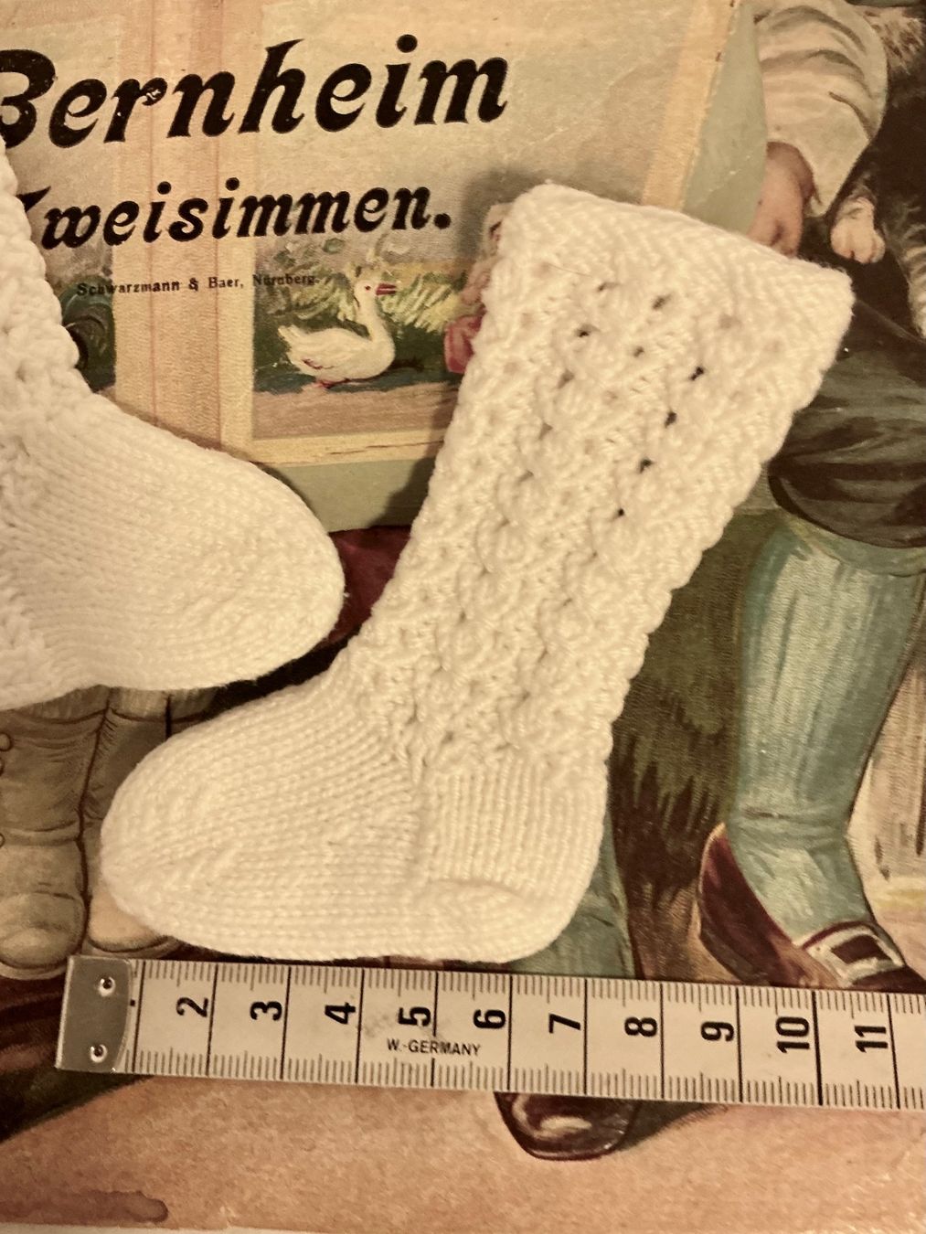 Bambole: SCHÖNE ÄLTERE PUPPEN STRICKSÖCKLI – Usato da Zell LU venduto da Silvermemory 3