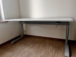 Hochwertiger Schreibtisch höhenverstellbar