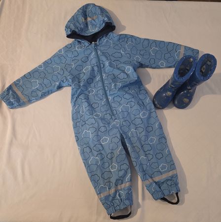 Regenanzug Kinder Grösse 98 Stiefel Grösse 27
