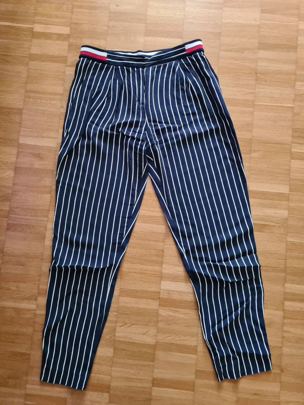 Tommy Hilfiger Pantaloni: Tommy Hilfiger Hose Gr. 6 – Usato da Jona venduto da Good_luck_