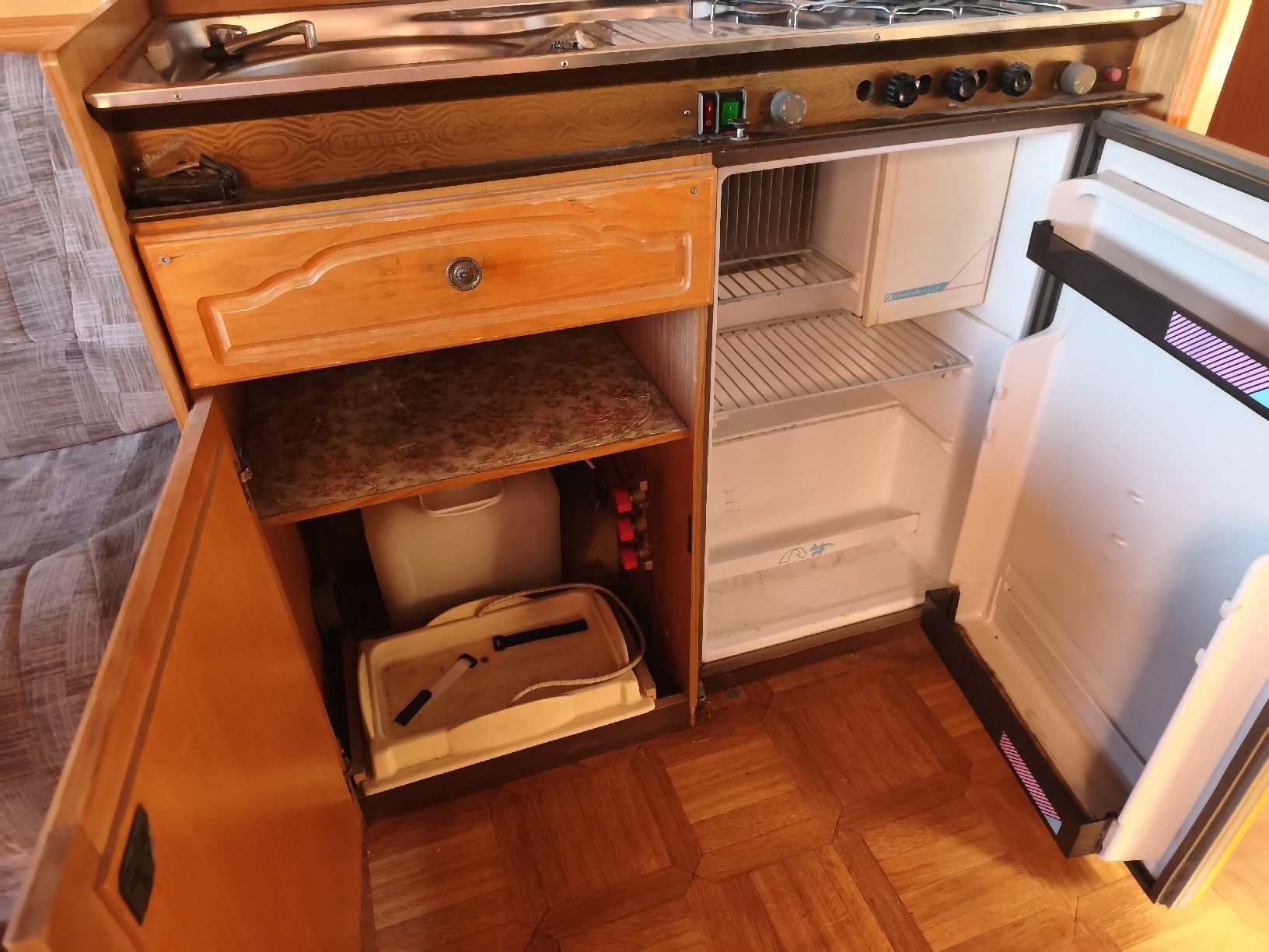 Tabbert Véhicules de camping: Caravane Tabbert 515 – Défectueux à Randogne par xbe_8yvp 4