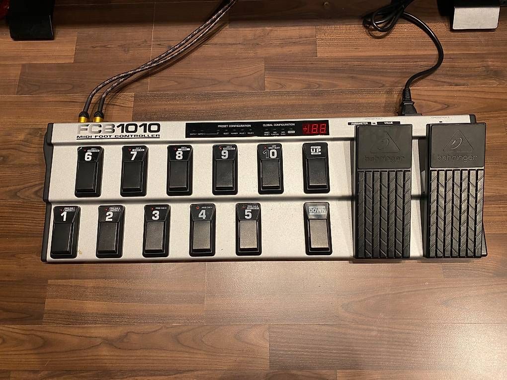 Behringer Instruments de musique: Behringer FCB1010 – D'occasion à Grafstal par dom_gly5