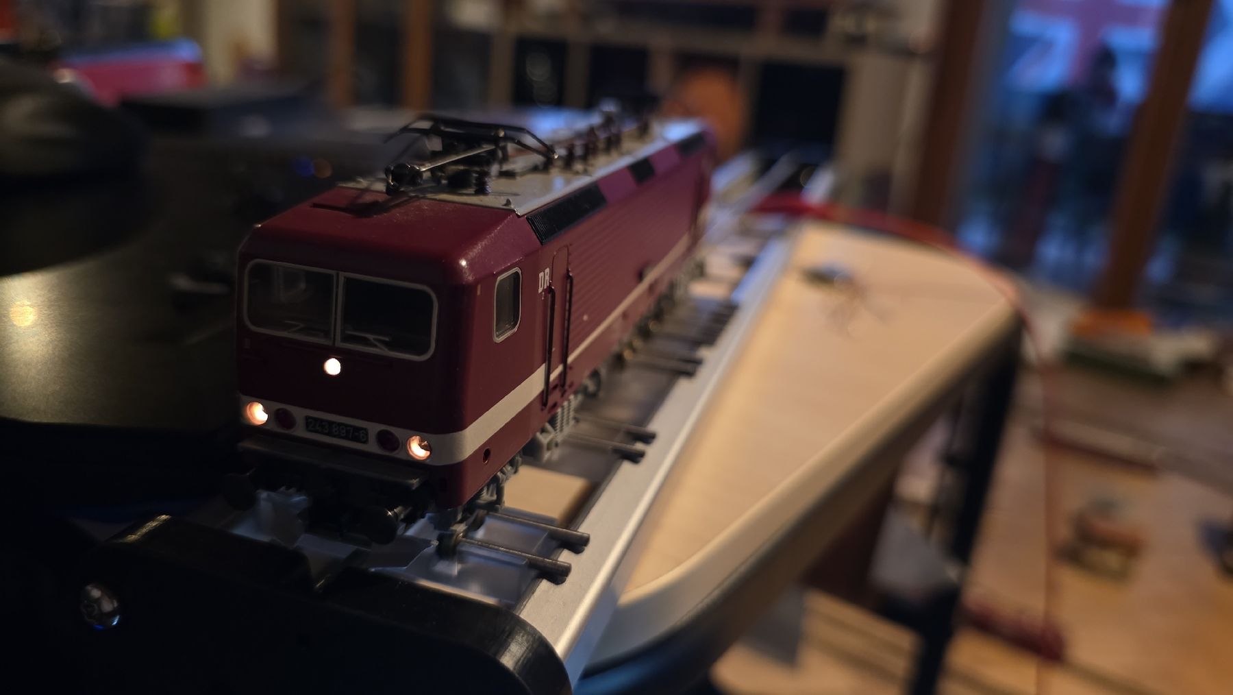 Märklin Modellini di ferrovie: märklin 3743 DB Br 243 – Usato da Meikirch venduto da Drystan 5