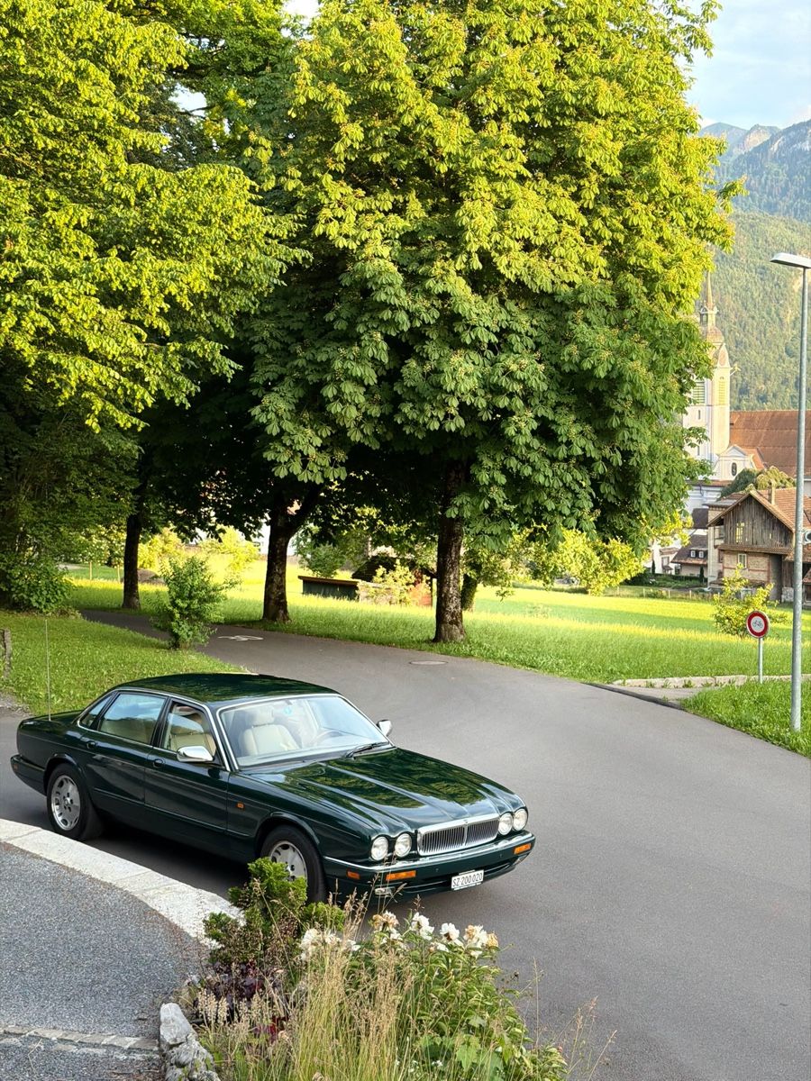Jaguar Automobili: Jaguar XJ 1Hand 160T.KM – Usato da Rothenthurm venduto da SkiFlieger 4