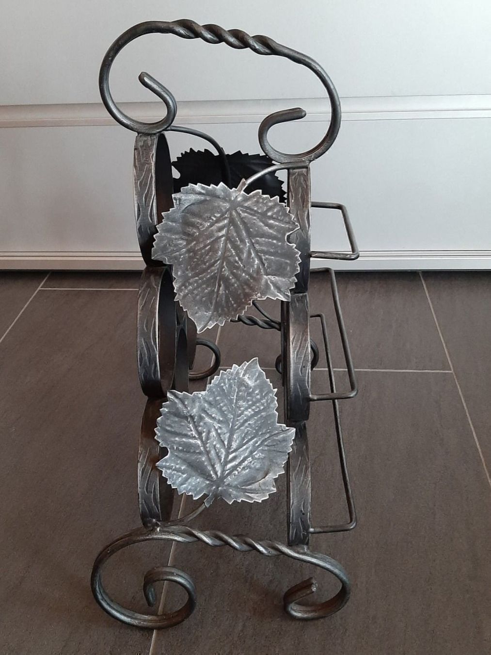 Scaffali: Handgeschmiedet 6-er Schmidet Weinregal. – Usato da Buchs AG venduto da Cuescu 3