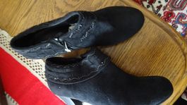 NEU  KURZE STIEFEL GR 38.SEHR SCHöN.