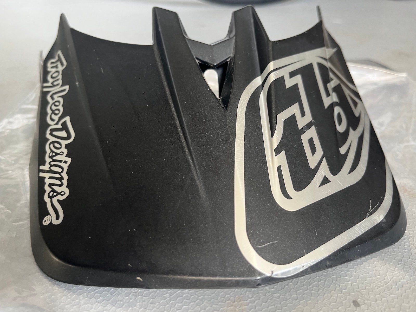 Caschi: Troy Lee Designs D4 visor Stealth black – Usato da Massongex venduto da thn311 3