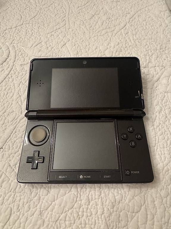 Consoles: Nintendo 3DS | Chargeur | 4 Jeux  – D'occasion à Lausanne par Arhcos