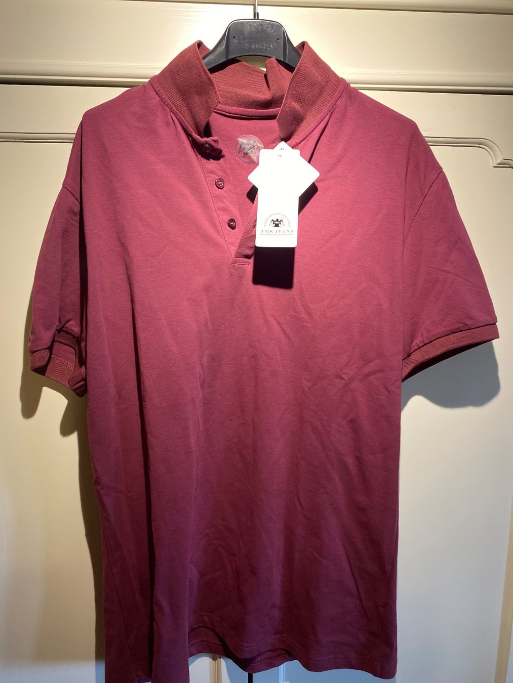 Magliette Polo: HERREN POLO SHIRT -WEINROT – Nuovo e nell'imballaggio originale da Meienried venduto da ManuelaBoutique 1