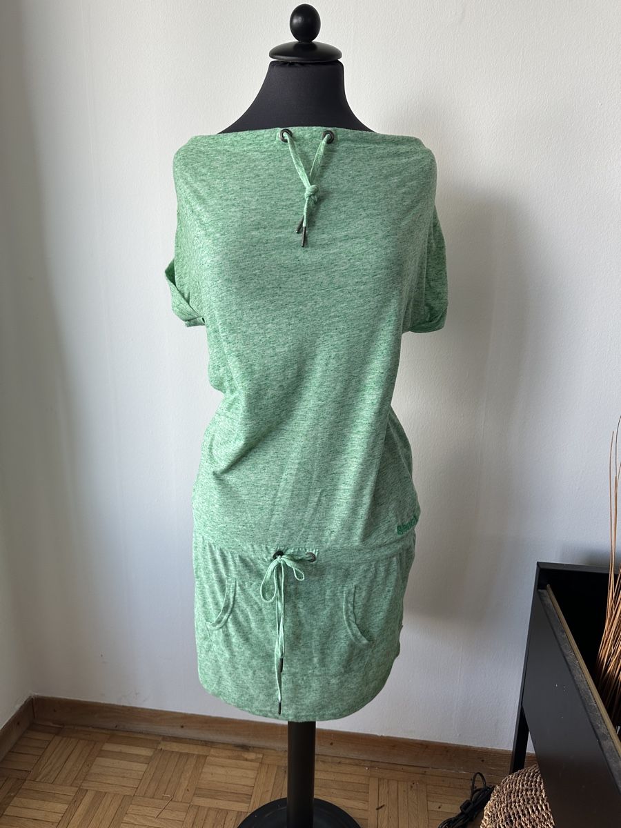 Kleider: Bench Kleid grün mit Kapuze und Drawstring – Gebraucht aus Wohlen AG von jes_9c79 2