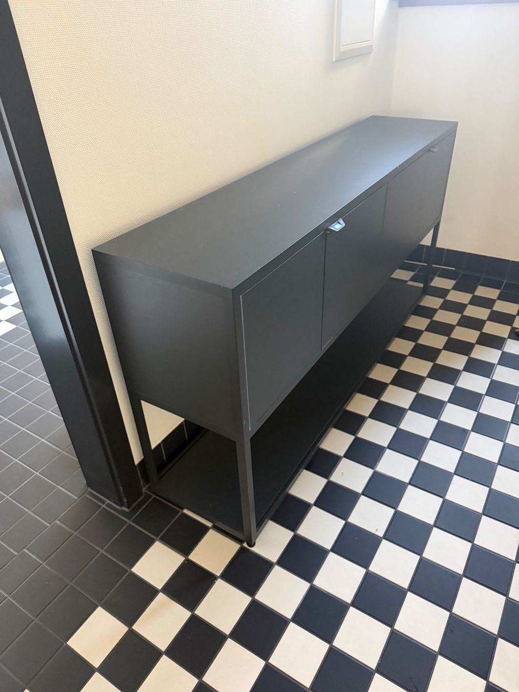 Cassettiere: Modernes Sideboard / Konsolentisch mit Stauram – Usato da Zürich venduto da Sydney20011 3