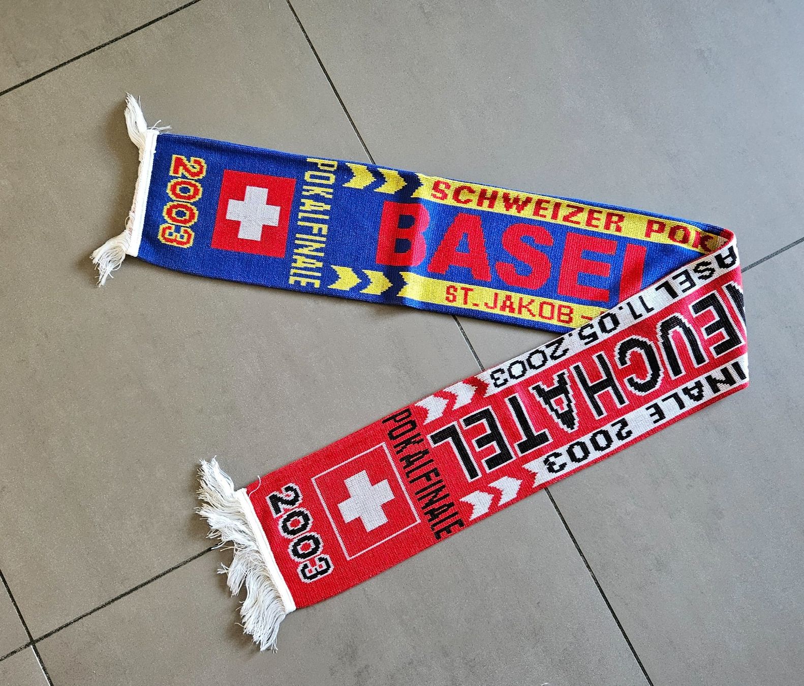 FC Basel Foulards, Tücher & Schals: Fanschal Pokalfinal 2003 Basel - Neuchâtel Xamax – Gebraucht aus Zürich von Petrus1976