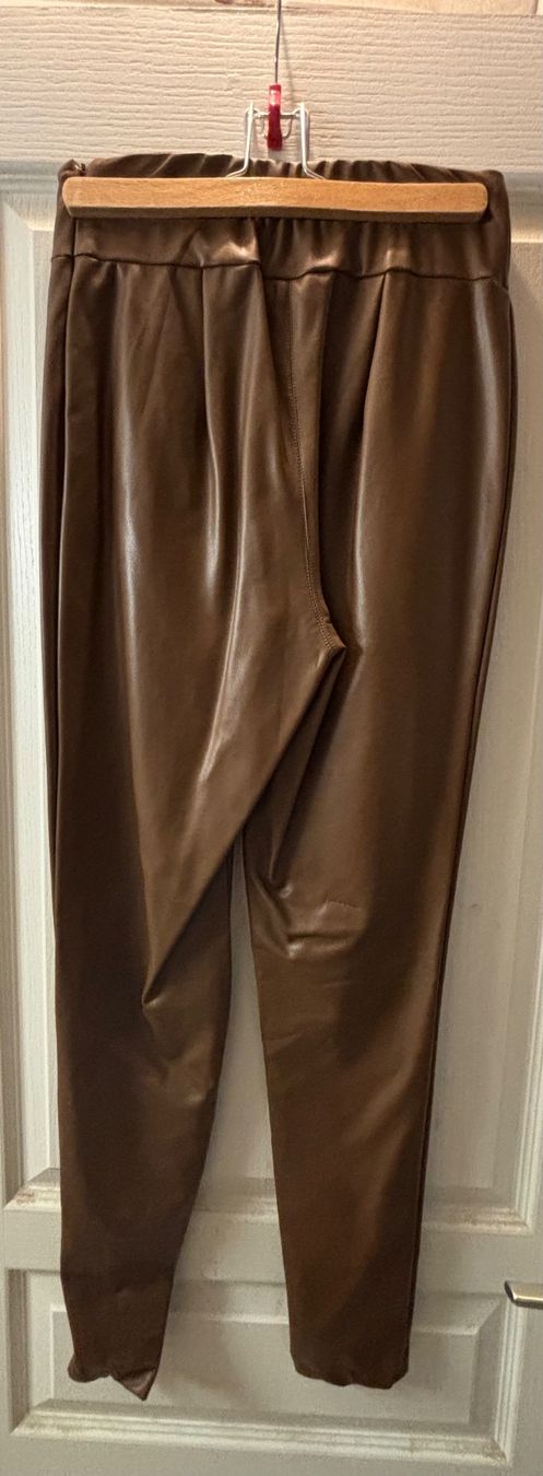 Guess Leggings: Legging neuf simili cuir caramel Guess – Nuovo (secondo la descrizione) da Confignon venduto da lea_nv6b