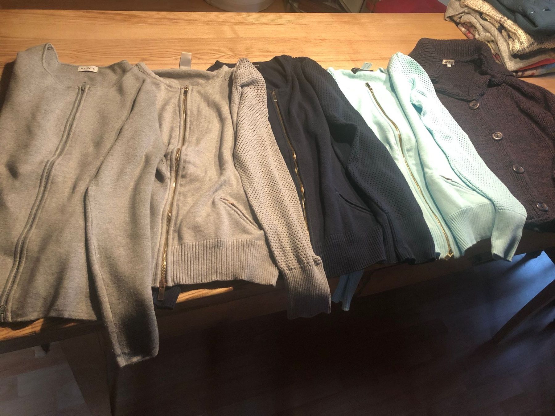 Lotti di vestiti: 5  schicke Jäckli + 5 Langarmpullover Gr. 36 – Usato da Röschenz venduto da Tashroal 6