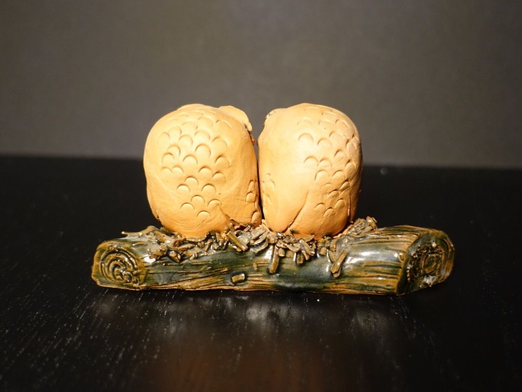 Statuette: Eule / Eulen auf einem Ast, aus Terrakotta – Usato da Russikon venduto da Eulenfeder 3
