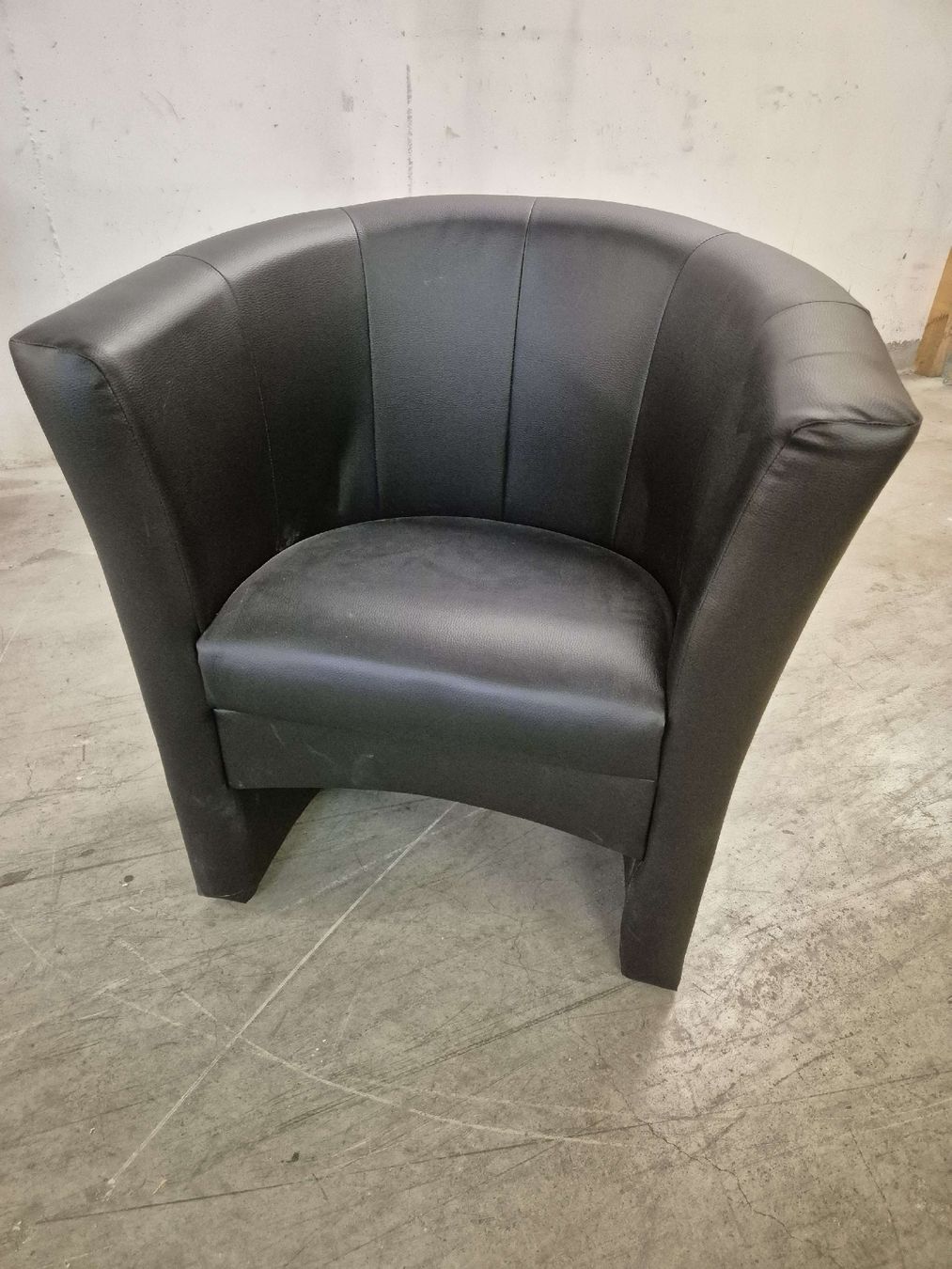 Fauteuils: Sessel schwarz Kunstleder gebraucht – D'occasion à Kölliken par dom_d57l
