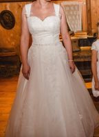 Hochzeitskleid A-Linie mit floralen Spitzenapplikationen und