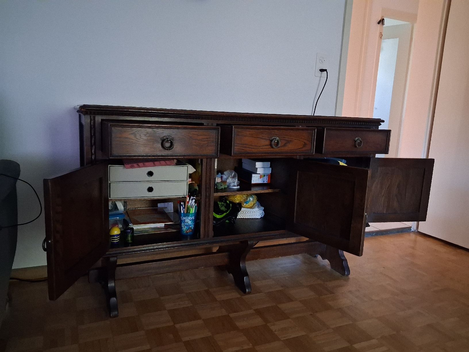 Cassettiere: Altes Sideboard mit Schubladen & Magnetischen Türen – Usato da Neuhausen am Rheinfall venduto da GoldboX-8 1