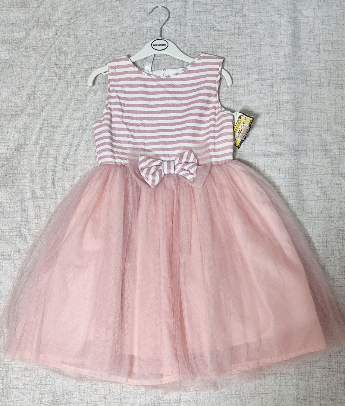 Robes et jupes: Robe de cérémonie, 8 ans, NEUVE – Neuf avec emballage d'origine à Le Locle par Arya4 1