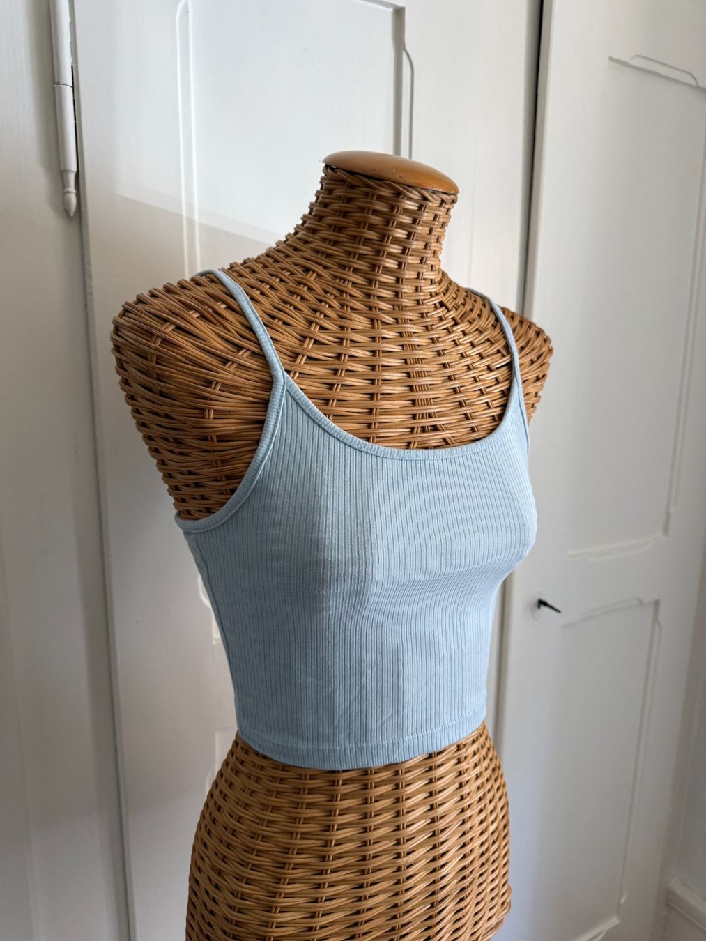 Top: FISHBONE - Top hellblau gerippt XS – Usato da Zürich venduto da Diazaio 1