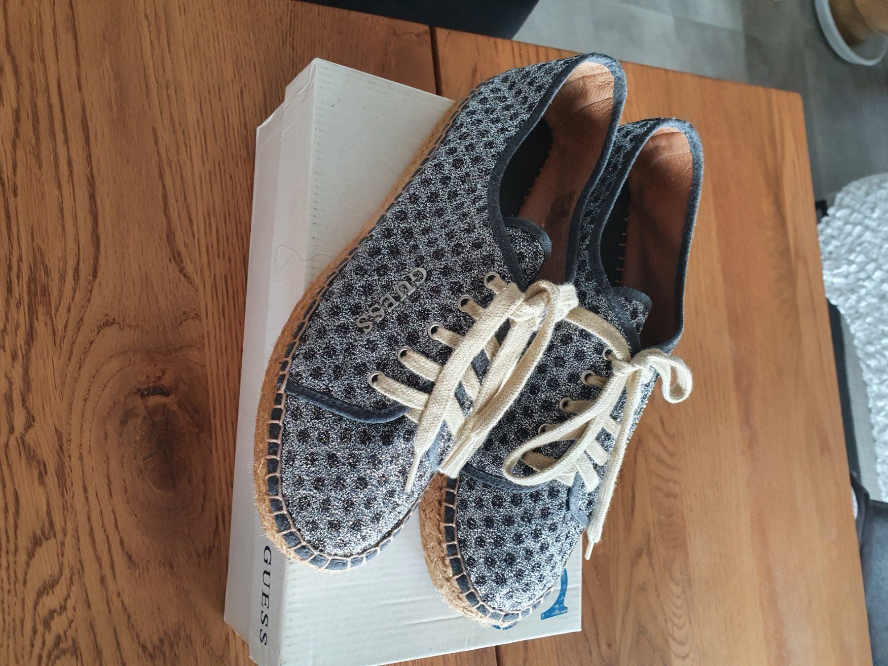 Guess Scarpe da donna: Espadrilles avec lacets Guess taille 39 – Usato da Cheseaux sur Lausanne venduto da pan_skd5 4