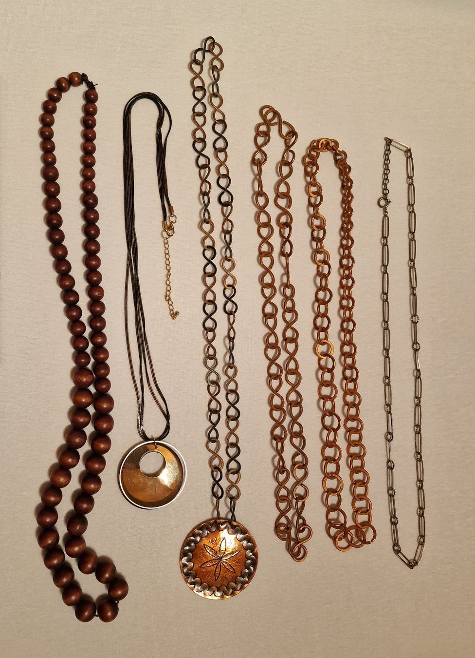 Sonstiger Schmuck: Modeschmuck  -  Konvolut von 6 Halsketten – Gebraucht aus Röthenbach i. E. von Heureka5 1