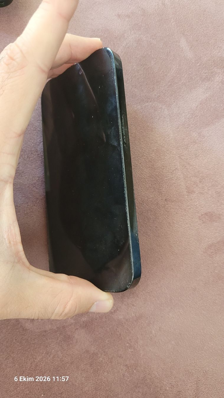 Apple Portables: Smartphone Apple iPhone 14 Pro schwarz – D'occasion à Zürich par kka_x7bl 1